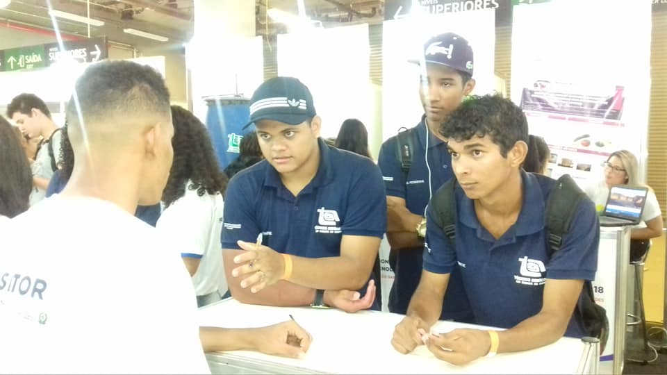 yanoliveirathm's tweet image. #tbt de hj e da semana Nacional de ciência e tecnologia inovação de 2018 foi bacana demais participa desta feira ali explicando sobre o aplicativo estudantil em breve esse aplicativo vai sair do papel e vai se tornar realidade e vai melhorar muito o ambiente escolar 
 #Pronatec