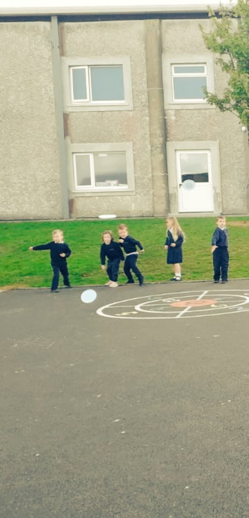 BarnacarrollNS's tweet photo. #ASW19 #tryitout #tryitoutthursday #badminton #frisbee #juniorinfants @ActiveFlag @irelandactive @HealthyIreland โ
โ
https://t.co/kxSELL7nzr