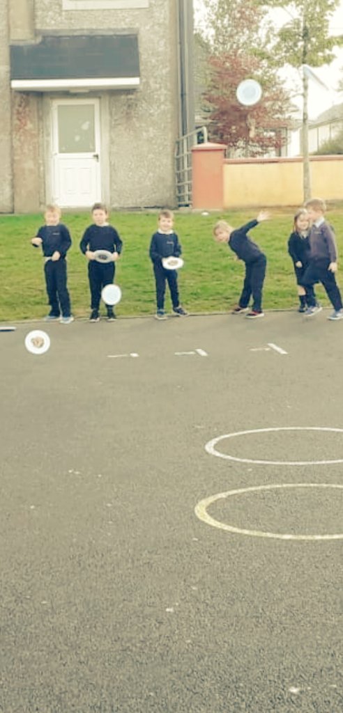 BarnacarrollNS's tweet photo. #ASW19 #tryitout #tryitoutthursday #badminton #frisbee #juniorinfants @ActiveFlag @irelandactive @HealthyIreland โ
โ
https://t.co/kxSELL7nzr