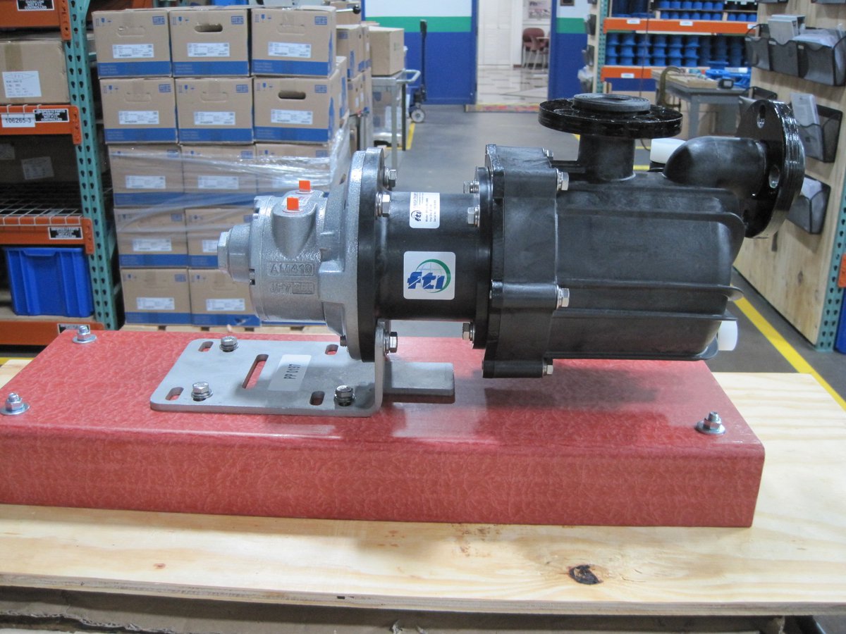 FinishThompson's tweet photo. Custom pump alert! SP10V coupled with an air motor to replace a failed AODD pump. #pump #airmotor #custompump #pumplife #FTI https://t.co/Dqn5QXRpf7