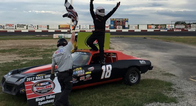 NASCARRegional's tweet photo. Family, Nostalgia Fuels Mitchell Pehrson’s Love of Racing at Magic Valley Speedway

💬 “We have such a close family, that now it's just more family time that we get spend with each other."

📝👉🏼 https://t.co/p2LynySKkF

#NWAAS | @MVSpeedway https://t.co/AMp5eM9LR0