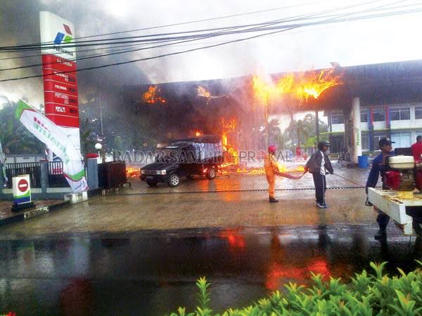 God... tell us the reason youth is wasted on the young~

*disclaimer: tweet ini dibuat untuk hiburan semata. Tanpa ada maksud untuk menjelekan produk tertentu.