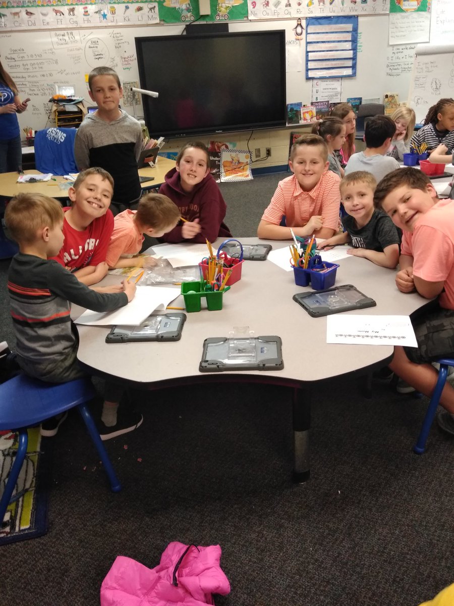 MrsDeAngelo02's tweet photo. Fun with our first grade buddies making books! #ParsonsPirates #GSDPride https://t.co/5OUuywGDQi