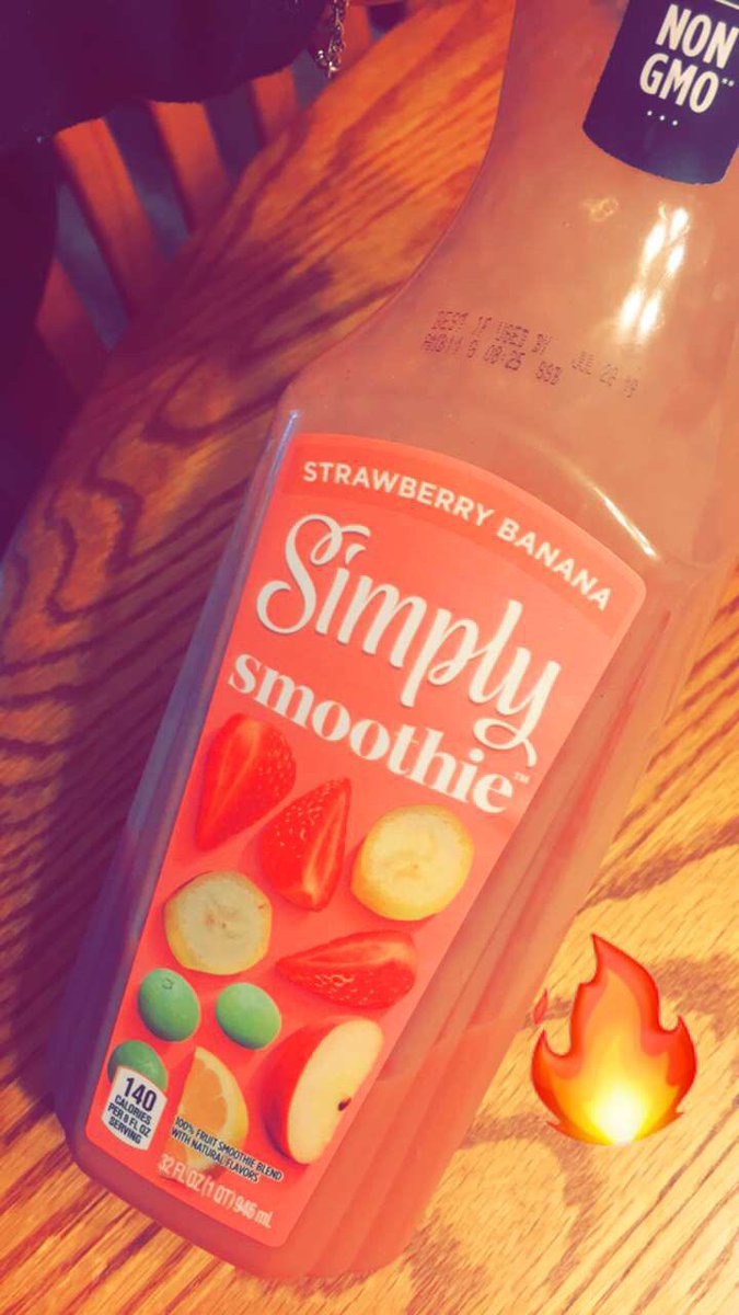 Meakie5's tweet photo. #SimplySmoothie #FireAsf #StrawberryBanana 😋😋 https://t.co/5qooOFCaQ2