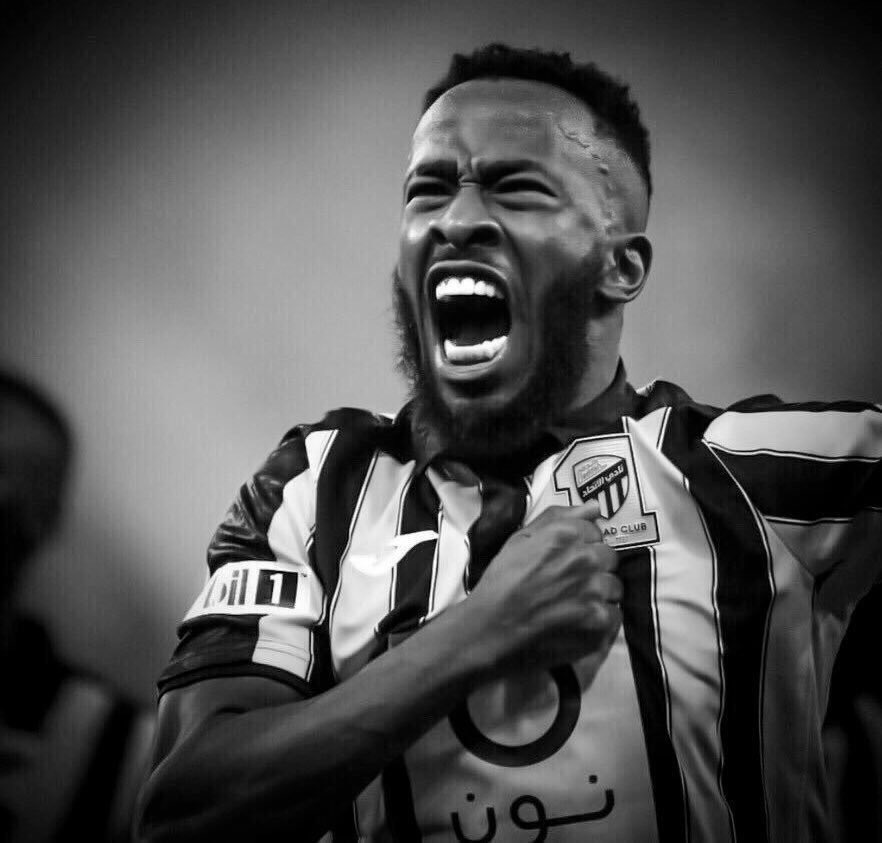 #فهد_المولد
صحيح انك أحياناً مستواك متذبذب وقد ننتقدك ونقسو احيانا 
وفِي أوقات تكون النجم الاول والمنقذ للفريق 
والشيء الوحيد الباقي من اتحاد الزمن الجميل 

لكن الشيء الذي نتفق عليه هو أخلاقك وحبك للكيان الاتحادي 
شخصياً اثق في وجود خطب ما 
فهذه ليست اخلاق فهد