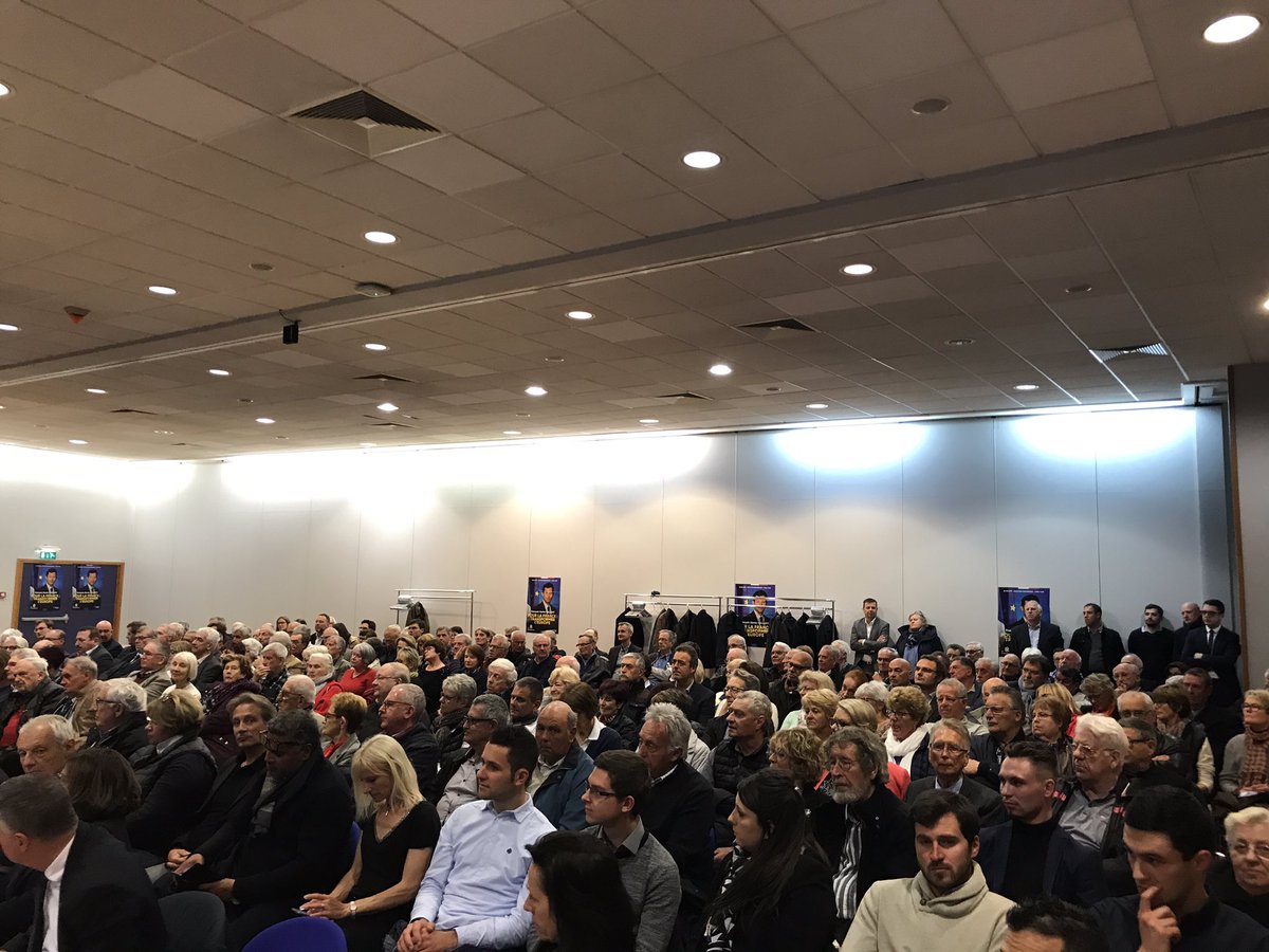 Republicains74's tweet photo. Meeting 9 mai 2019
#Européennes
Salle comble à Annecy!
La Droite et le Centre parviennent à rendre à l’Europe tout l’intérêt qu’elle mérite!
#Refonder l’Europe #Retablir la France
#JeVoteLR #AvecBellamy
@damienabad @DubyMuller @loichervepublic @basso_bruno @carreantoine #Henrion https://t.co/x0za5Lk52U