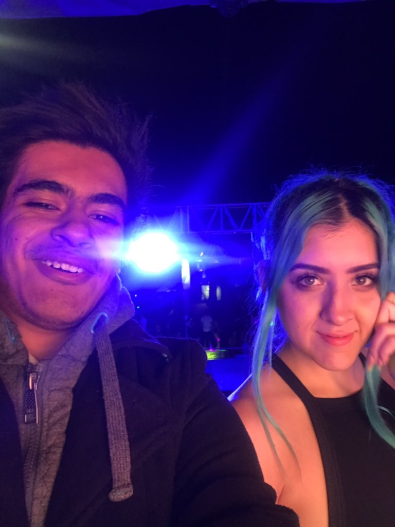 eduardoreach1's tweet photo. Siempre que puedo me saco una foto con @SheiDjOfficial 🤣🤣 https://t.co/JL0wH1zO4m
