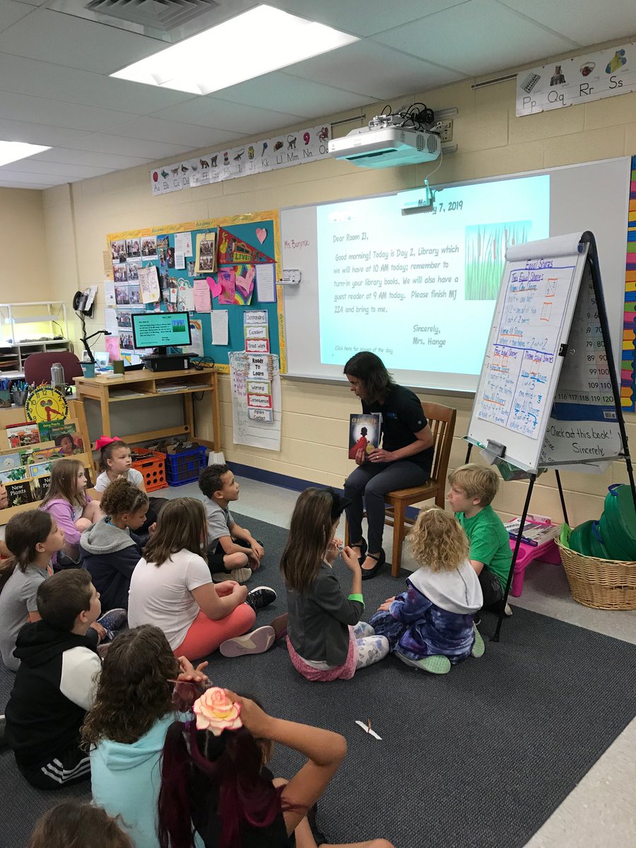 Community Reading Day  in second grade at EMC-sponsored by the Indian Valley  Chamber of Commerce. ⁦<a href="/Hange_21/">Mrs. Hange</a>⁩ ⁦<a href="/astauffer23/">Amy Stauffer</a>⁩ ⁦@cdunleavy22⁩ ⁦<a href="/SASD_EMC/">E.M.C. Elementary</a>⁩ ⁦<a href="/SASDinfo/">Souderton Area SD</a>⁩
