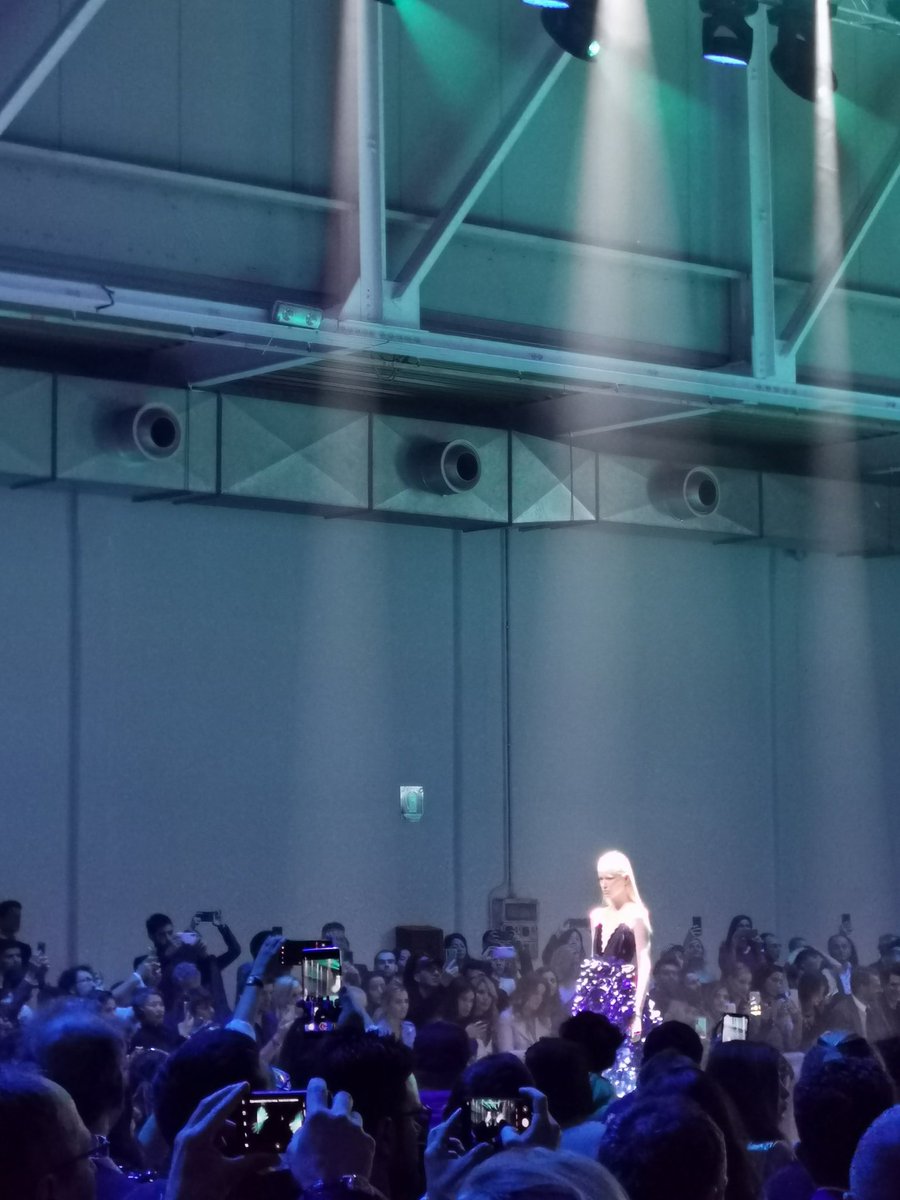 BenCFletcher's tweet image. Stunning catwalk launch of #FashionFlair by #Huawei - an experimental project looking at how AI can be used to inspire fashion designers. Congrats Huawei Italy &amp;amp; #annayang 👏👏