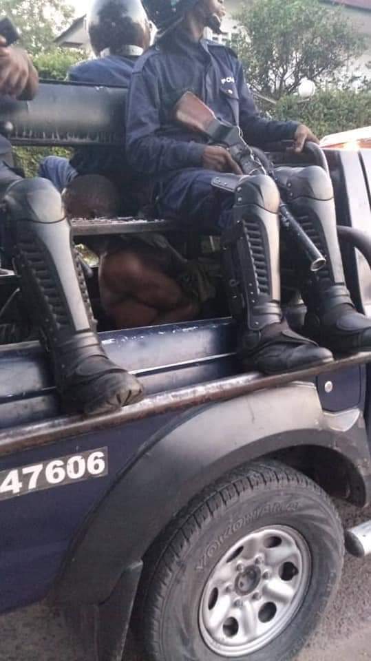 Pratique en marge d' un Etat de droit