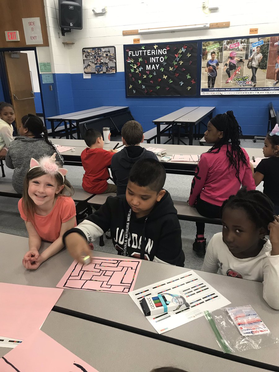 MrsMentnech's tweet photo. Great day yesterday with our 4th grade buddies teaching my 1st graders coding with Ozobots! The cafeteria staff even joined the fun in learning some coding!  @connorclass @RutherfordWay #MonticelloRocks https://t.co/VFea9HOQdD