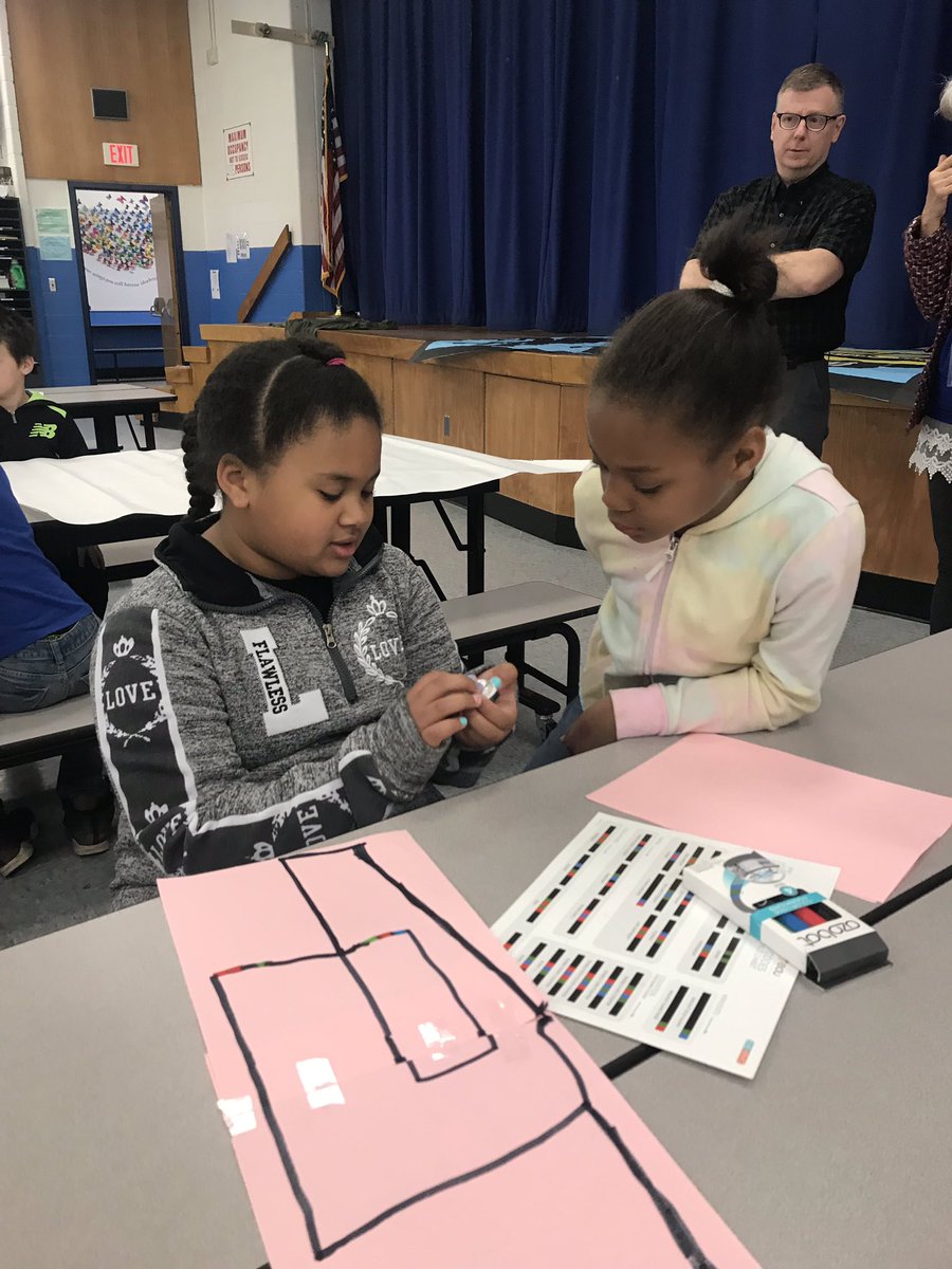 MrsMentnech's tweet photo. Great day yesterday with our 4th grade buddies teaching my 1st graders coding with Ozobots! The cafeteria staff even joined the fun in learning some coding!  @connorclass @RutherfordWay #MonticelloRocks https://t.co/VFea9HOQdD