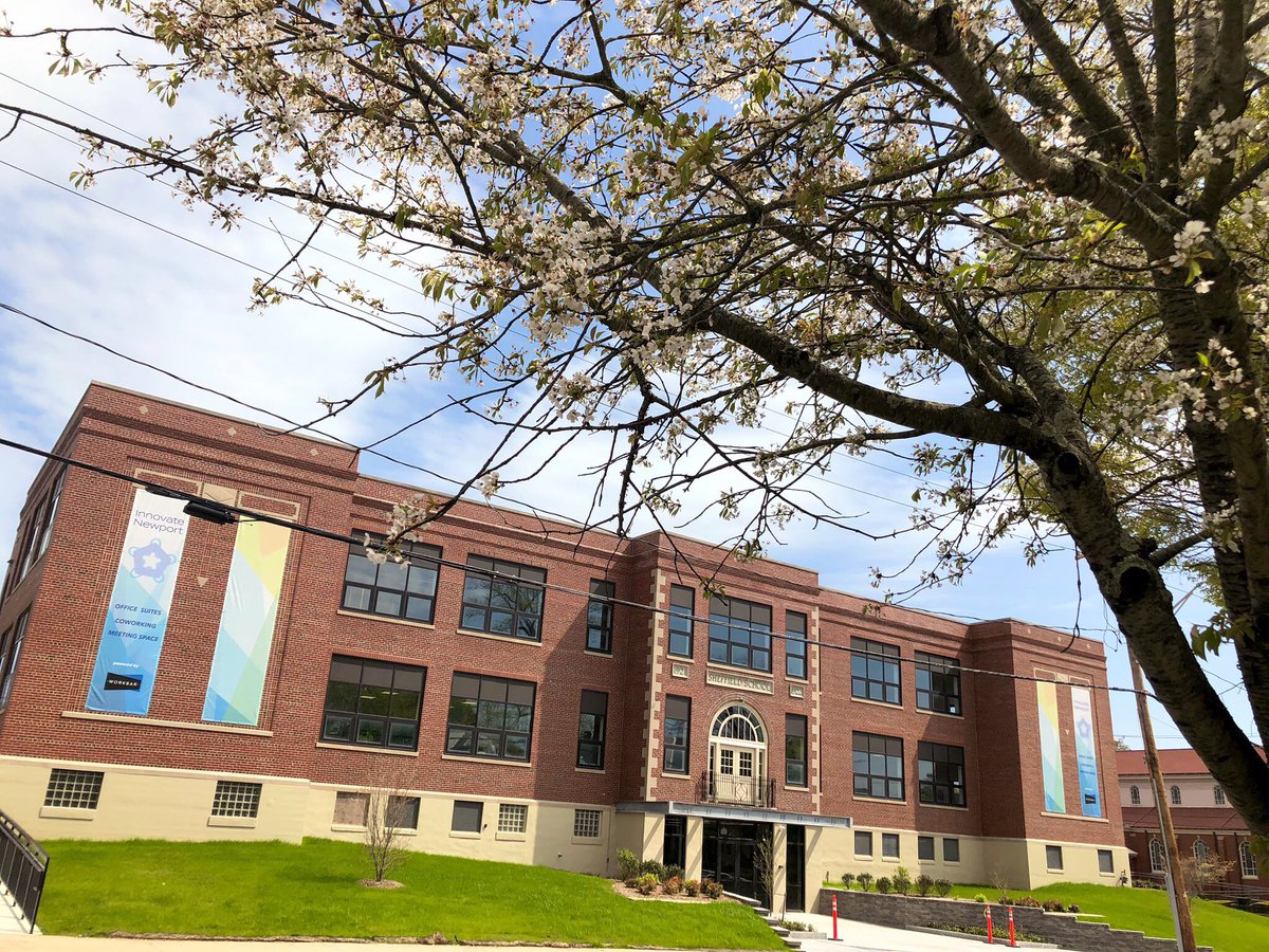 MollieOB21's tweet image. What’s up, Newport?! I’m hanging at @InnovateNewport where @Rhody_Inno is hosting their 2019  #StartupsToWatch event tonight at 5:30pm. See you then 🤩 #S2WRhody