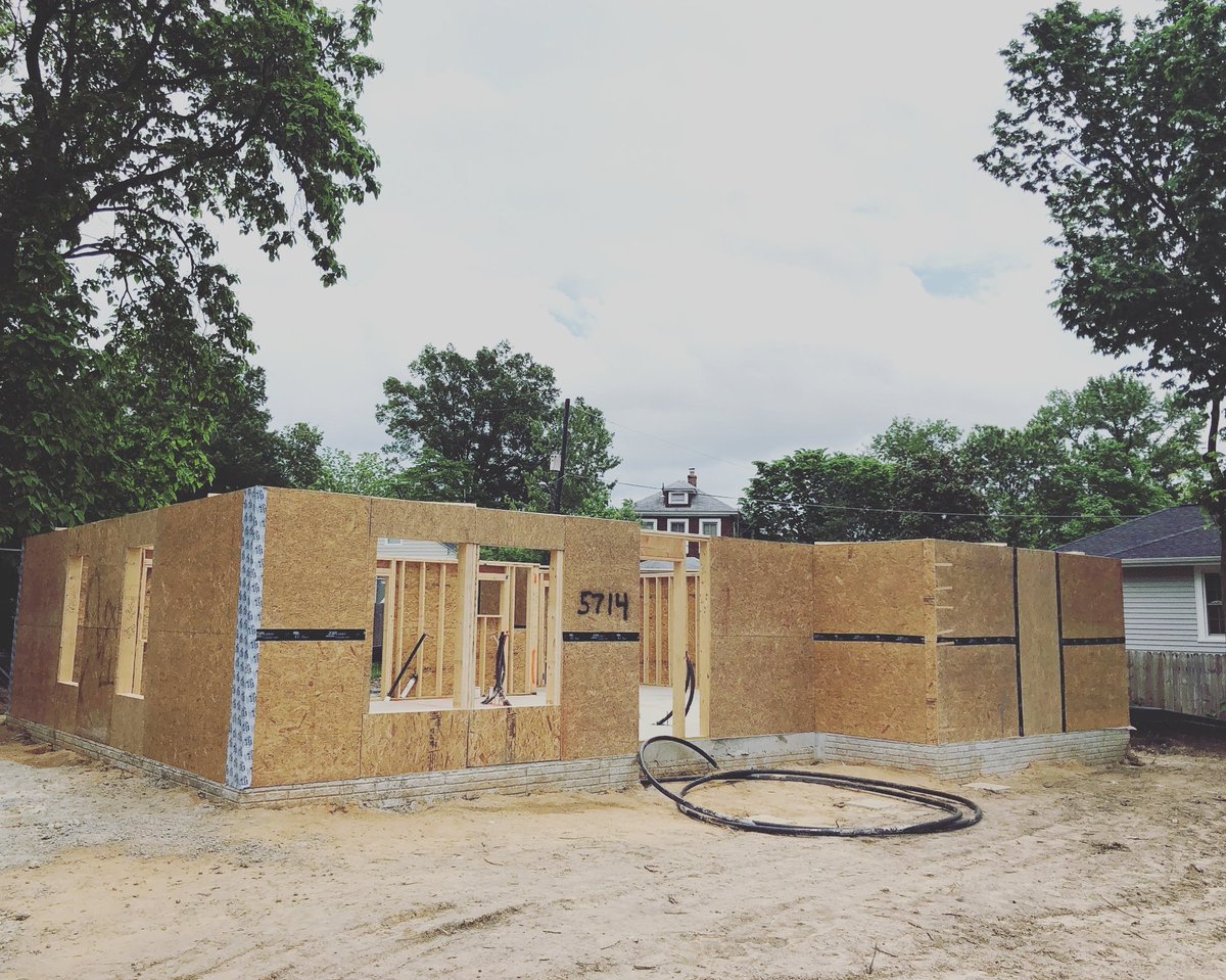 denisewoody0's tweet photo. And after only 3 volunteer days onsite all the exterior walls are up and sheathed! 

#womenbuildmetromd
#universaldesign
#FairmountHeights #PrinceGeorgesCounty https://t.co/iWS0VuISYW