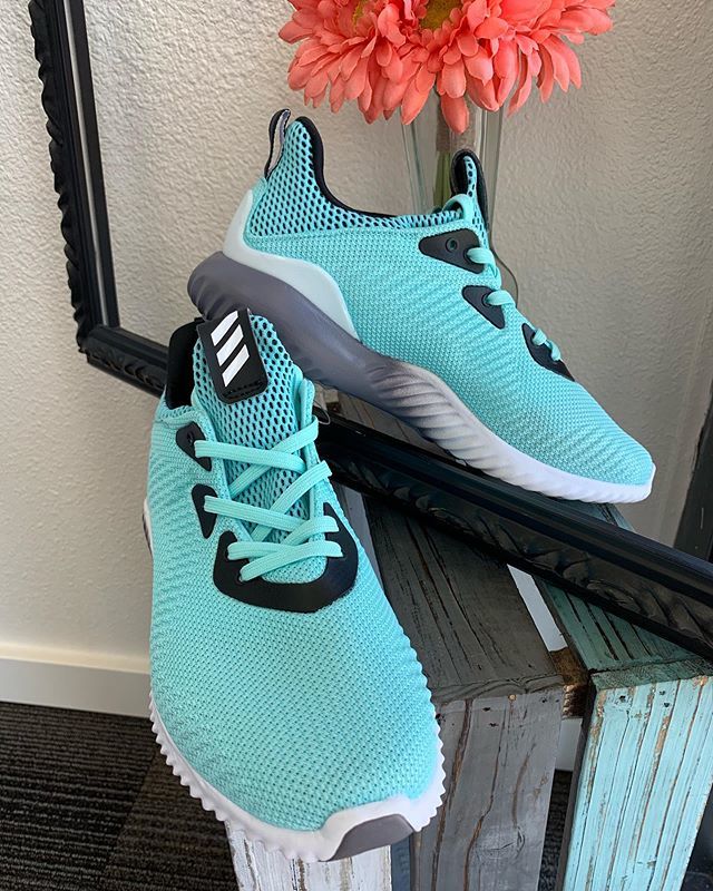RunwayTacoma's tweet photo. Adidas Bounce sneakers sz 6 $15 (fit more like a 6.5) #runwayfashionexchangetacoma #smallbusiness #runwayfashionexchange #tacoma #tacomawa #253 #shop253 #shopping #adidas #sneakers https://t.co/ixNmc8PpqG https://t.co/TfrLiIkt3x