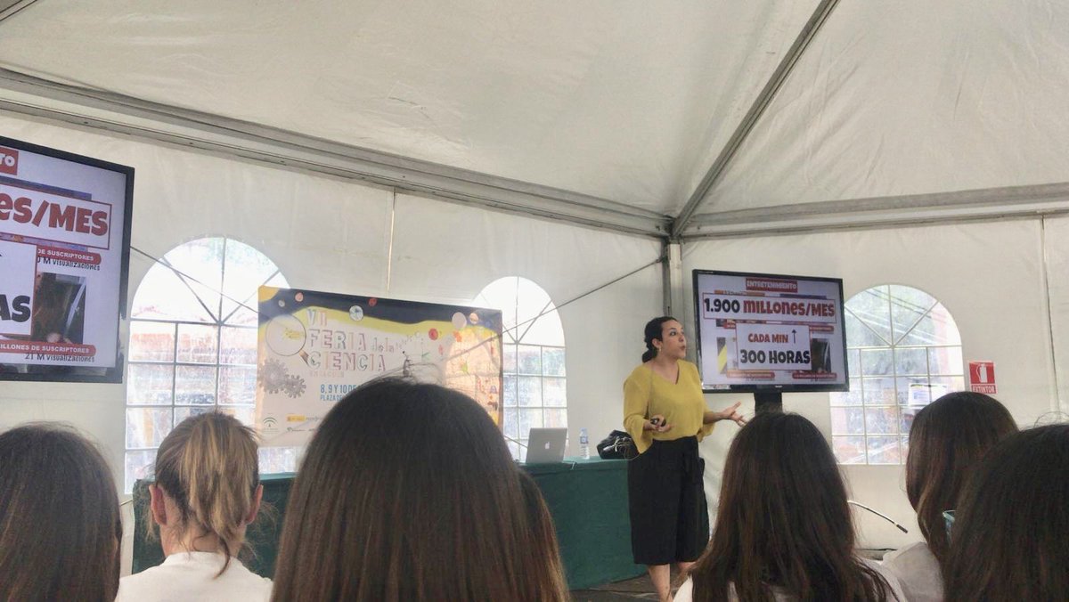 bioESOsfera's tweet photo. Hoy en la carpa de la #FeriaCienciasJerez he tenido la oportunidad de preguntar a una carpa repleta de profes y alumnos si un profe puede ser #YouTuber. Hemos descubierto que SI, aunque nos guste mas llamarnos #ProfeTuber 🎥👩🏻🏫💻 https://t.co/u49Yxrkdaz