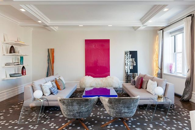 reddymadedesign's tweet photo. UPPER WEST SIDE RESIDENCE // The living room is large enough for two seating areas. One faces the fireplace, the other offers a  view of the Hudson river, Swiveling chairs allow for the clients to be in both areas. Paired with art by Robert Polidori, Kate Shepherd and Mary Ellen https://t.co/Y8OZEzoPXG