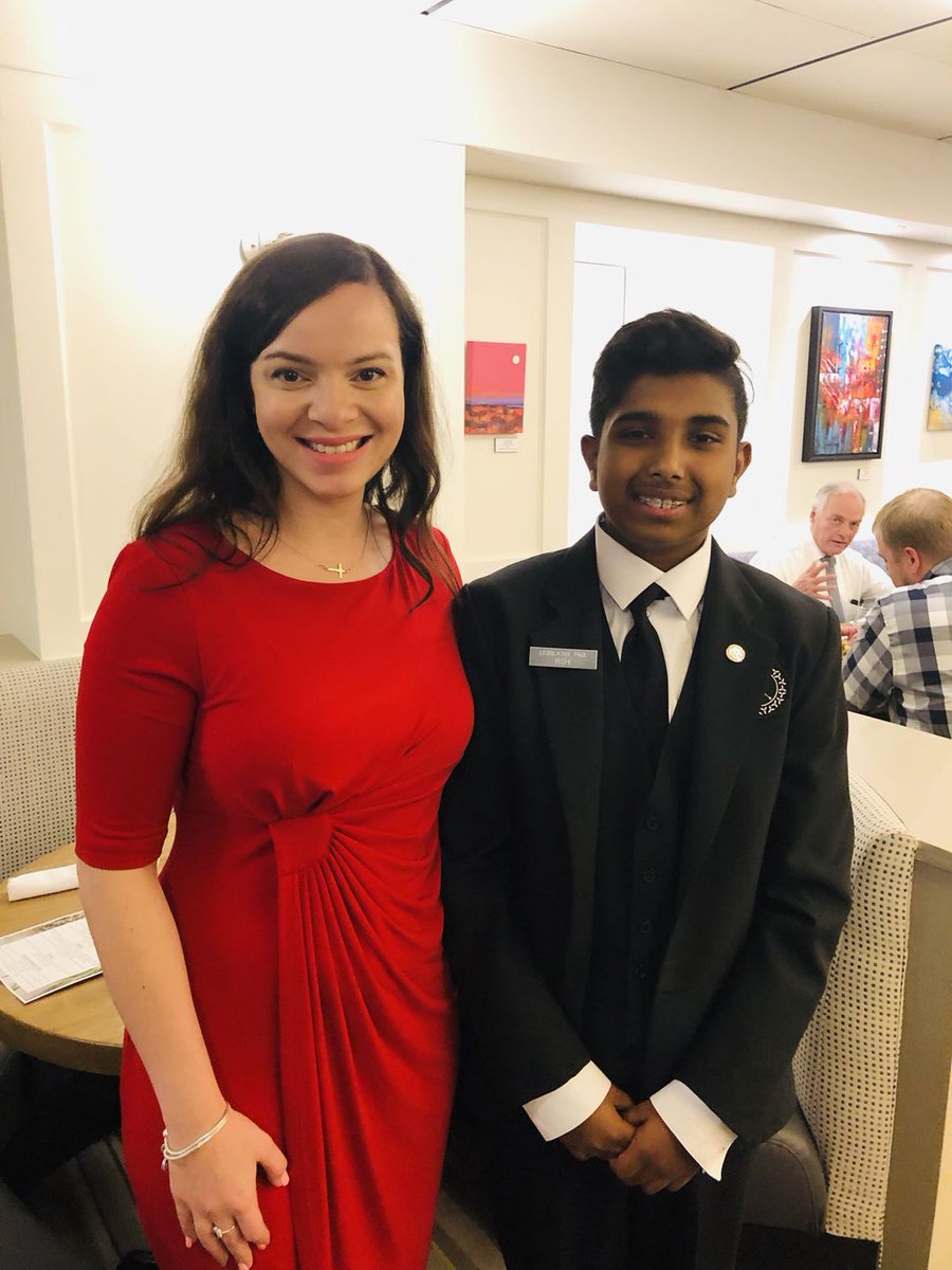 NatKusendova's tweet photo. #Throwback to lunch with #MississaugaCentre’s Legislative Page! Rishi is a wonderful young man who I’m impressed to learn is an avid and talented badminton player. Thank you for your service Rishi, and good luck with training this summer! #FutureOlympian #LegislativePage https://t.co/CKtBpDI42G