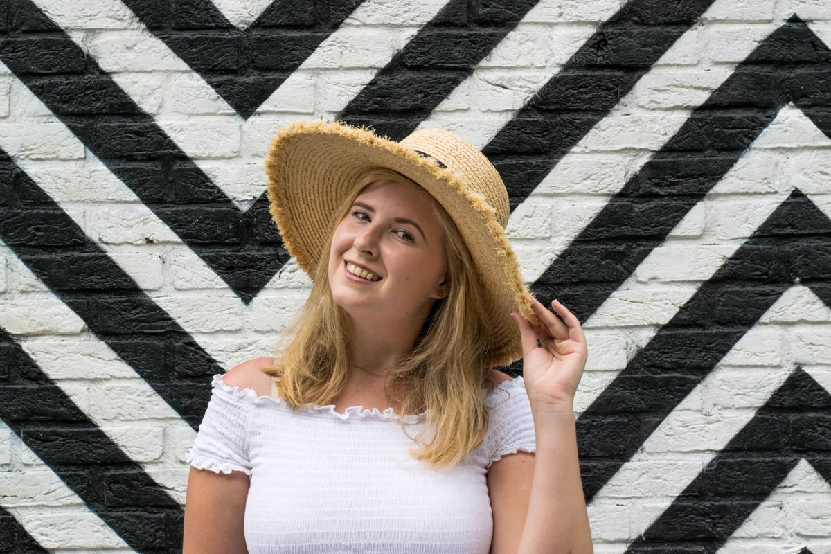 Where can you find a cheap—but charming!—hotel in Paris? Or the cheapest—but most delicious!—hot dog in Berlin? These are the questions <a href="/explorista/">Laurie Clapton</a>.net has made a career out of answering. (Yes, it is normal to feel jealous.) explorista.net