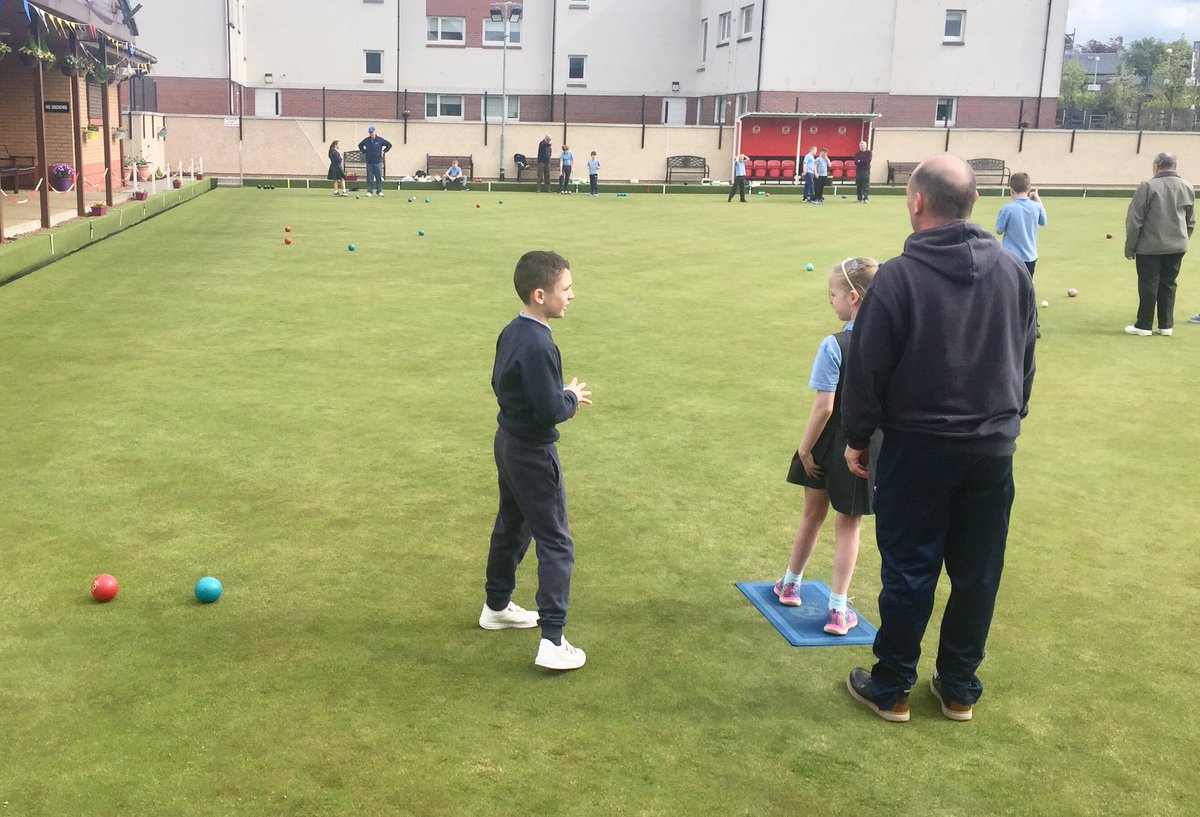 NLASC_StephenH's tweet photo. Great first night of @Rochsolloch_Pr bowls after school club. So good to see the different generations enjoying each other’s company through sport. A big thanks to Mr Griffin, all at Airdrie Bowls club and Mr Dillon from Calderbank Bowls club for making it happen. 🎱🎱🎱 https://t.co/ikQBKJXKxR