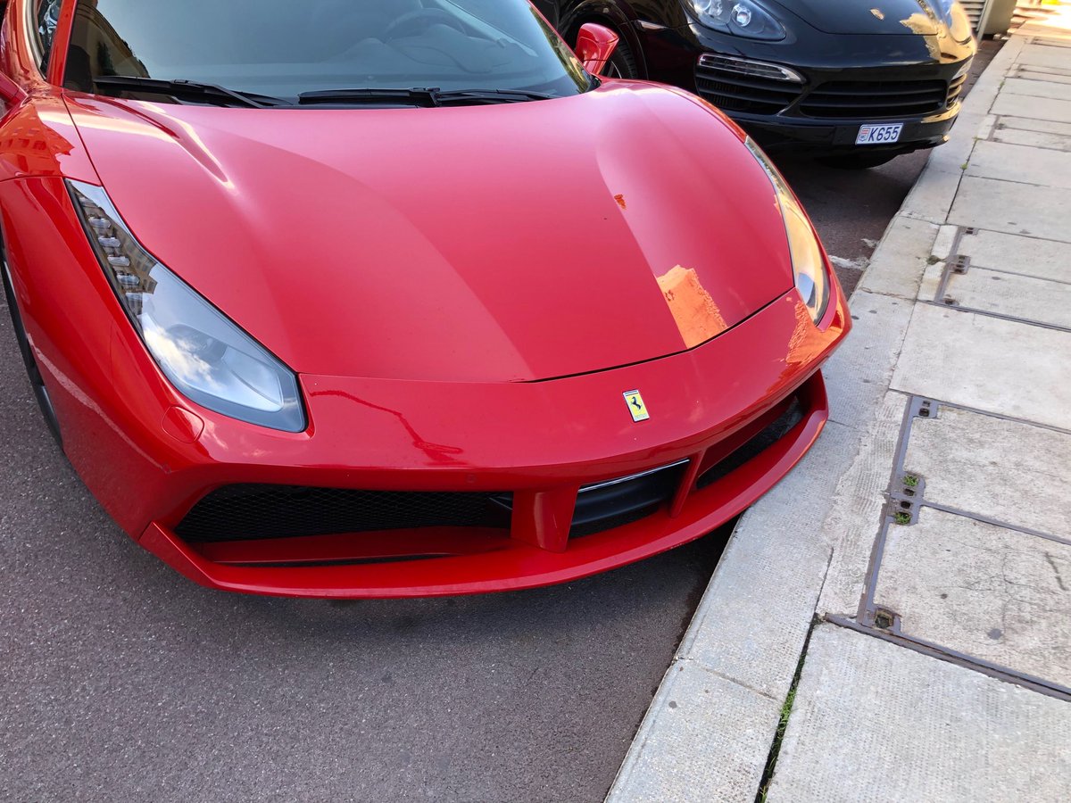 Brave packing #kerb #Ferrari ⁦<a href="/AutoPap/">AutoPap</a>⁩