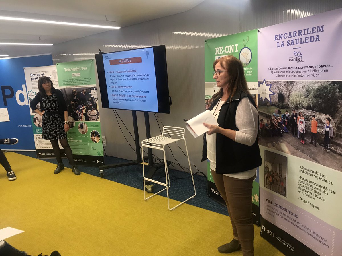 estevelopez_'s tweet photo. Realizando un #ABP de #emprendimiento en nuestras aulas, los alumnos entrenan la agilidad y la adaptabilidad en diversas situaciones, y los docentes también! Tarde compartiendo buenas prácticas en #girona dentro del programa educativo de @FPdGi @trilemaedu @carmenpellicer_ https://t.co/tj4HFxoAp8