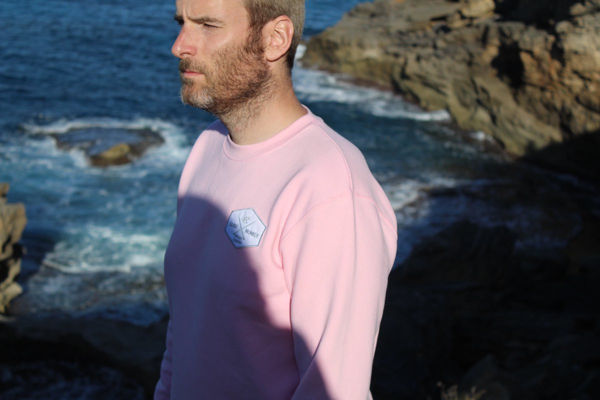 Playwithme_be's tweet photo. The Sea 🌊
_
#DressedInmusic #urbanstyle #urbanwear #urbanclothing #streetstyle#basquestyle #basquecountry #surfmonkey #sweatshirt https://t.co/07jBH62evB