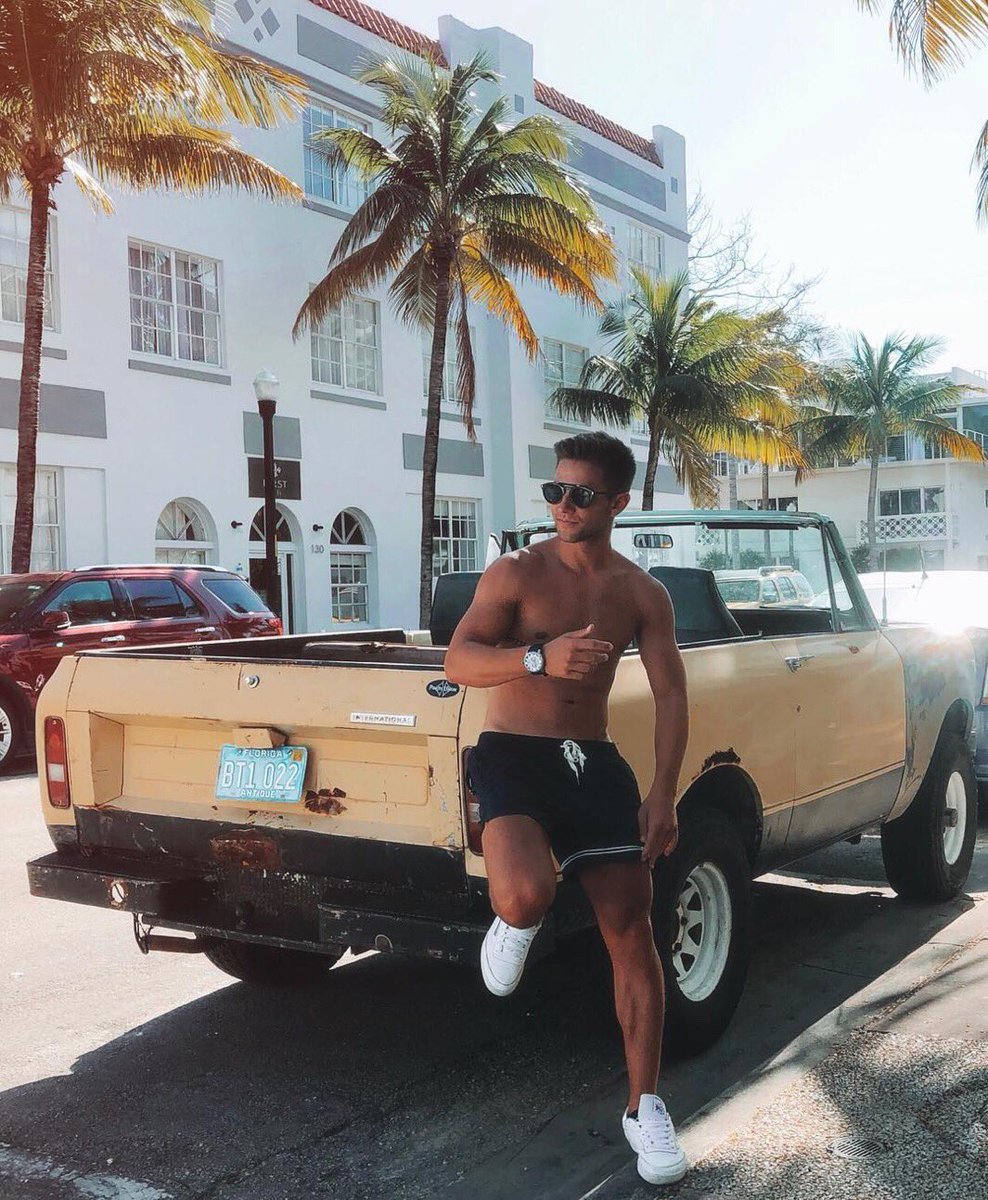 kowatches's tweet photo. When in #Miami… check out our watches for men? Give back some love to your boys ladies!!!
@kc_fritz https://t.co/FzTR1YIgE6
