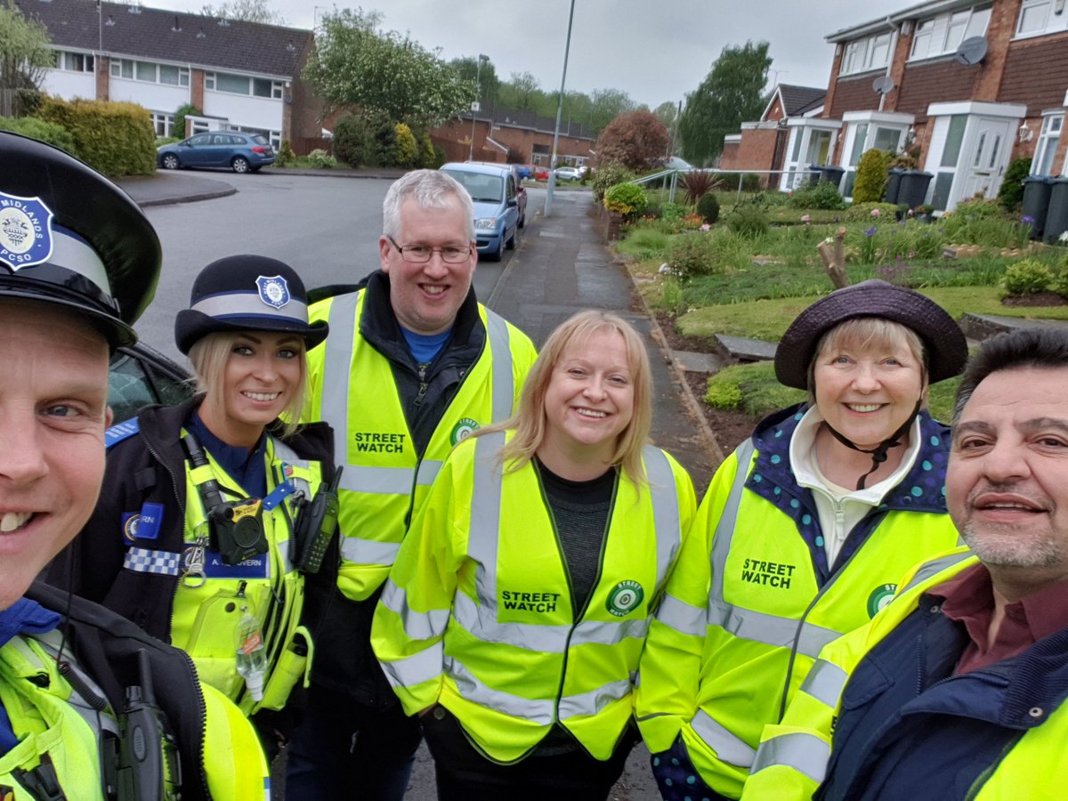 BartleyGreenWMP's tweet image. First patrol commencing on a new streetwatch group with some very enthusiastic residents on Wentworth Way.
#getinvolved
#getfitfast
@InspTrinderWMP