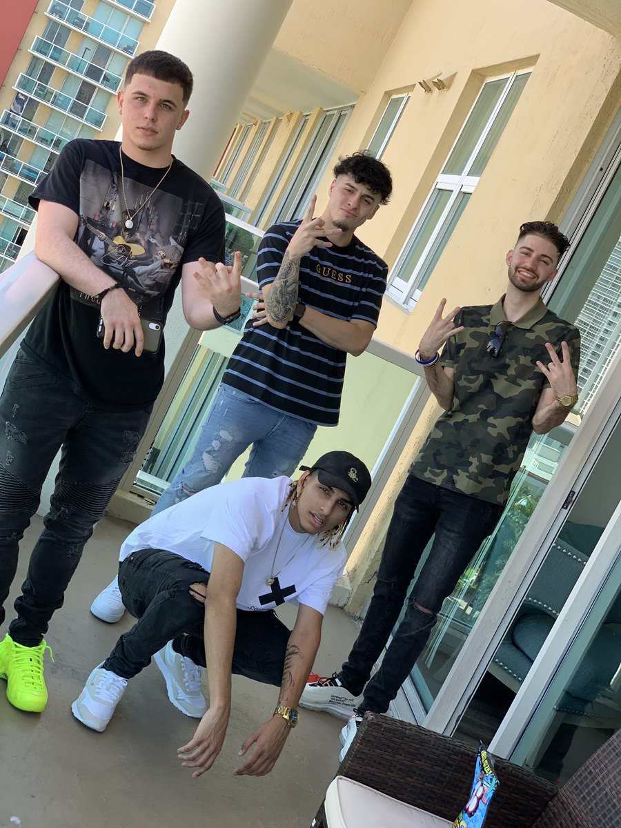 j_sardina5's tweet photo. Gotta make a appearance one time 🙅‍♂️ https://t.co/CZLPpuoAbC