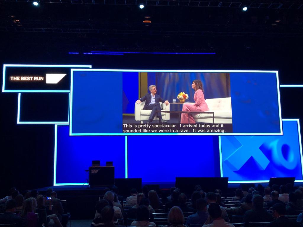 EPIUSEColombia's tweet photo. "Cualquier cosa nueva es intimidante... confía en que la innovación va a suceder.... acércate a ella y aprende."

Sandra Bullock y Bill McDermott terminando el discurso final aquí en #SAPPHIRENOW! #ASUG2019 #SAPPHIRECONEPIUSE #EPIUSE #EPIUSELATAM #TodosSomosEPIUSE https://t.co/Z9QALtTrTT