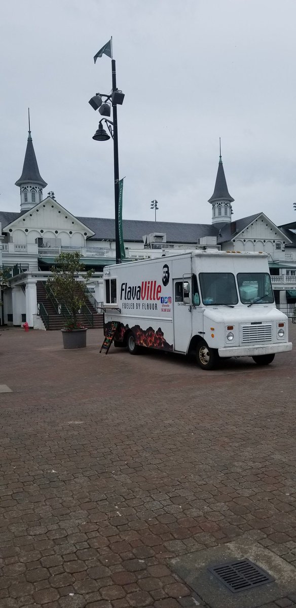 FlavaVille's tweet photo. @ChurchillDowns @FlavaVille #flavazone #fueledbyflavor #HorseRacing #Kentucky #502comeup #502eats #foodtruck #kyfoodtruck #sharelouisville #louisvilleeats #instagood #instaflava #foodtruckfinder #foodporn #truecooks #flavaflav #louisvilleig #louisvillefinest #Louisville #noms https://t.co/XkkrUkWLOw