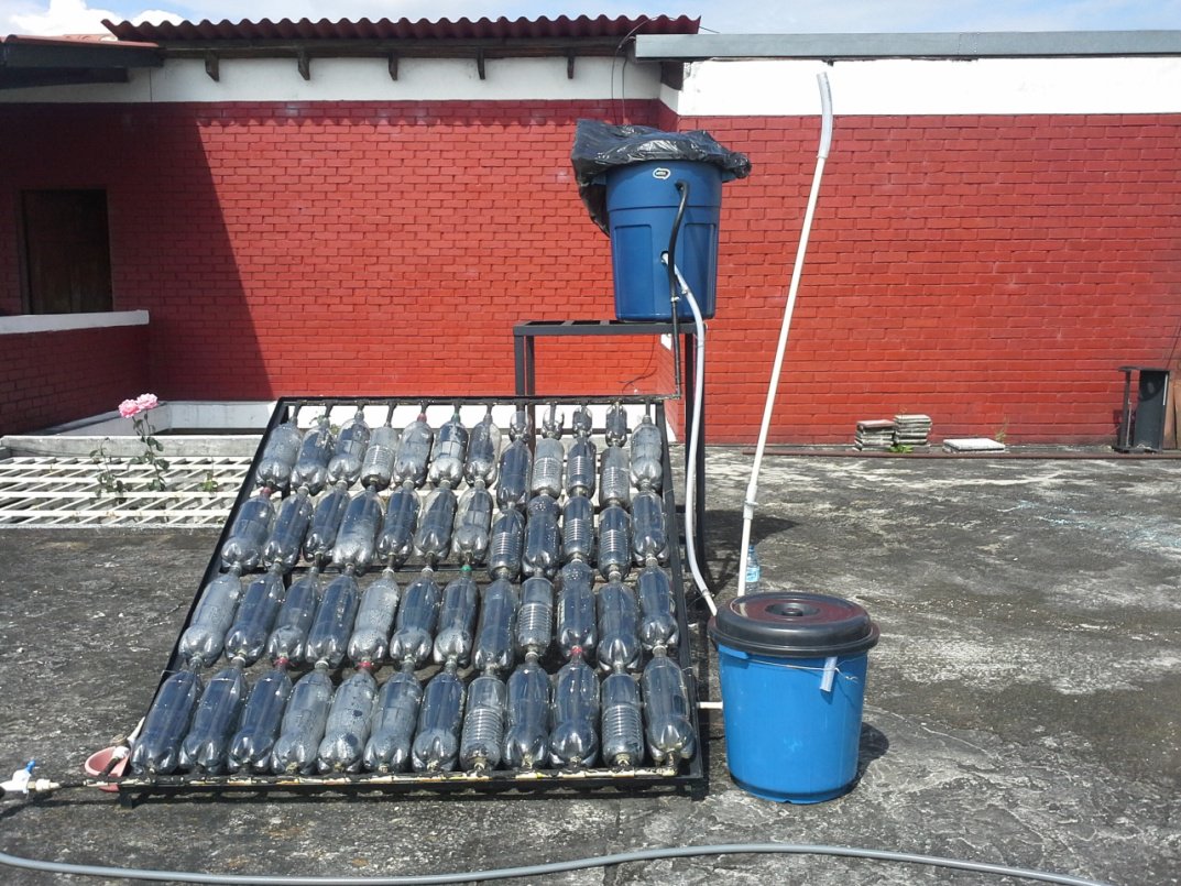 proyectopropio's tweet photo. En nuestra página web del Programa Juntas de Vecinos ofrecemos algunas ideas que creemos que pueden ser de utilidad para las comunidades.

Aquí te contamos cómo hacer un calentador de agua solar con botellas de plástico.

https://t.co/qdobRmKNlX https://t.co/L78eE6Fwzz