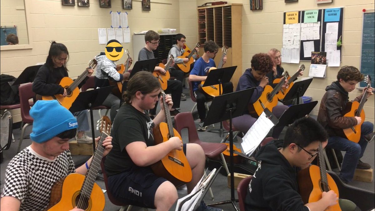bantingbroncos's tweet photo. Some practice working together with the right instruments, and paying close attention to the measures 😉, in 4U Chem and grade 10&11 Open Guitar.
On travaille bien en équipe pour créer un mélange parfait 😉, dans d’autres classes complètement différentes.
#TVDSB_EdWeek https://t.co/BpEtRTq9Yb