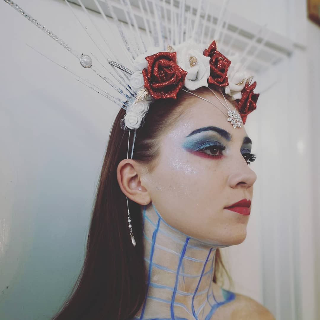 MuaRelizabeth's tweet photo. "out of this world" my total look for competition. 💙❤️👑
#totallook #headpiece #queenofhearts #hairshow #makeupshow #gothicdress #vi #makeup #faceandbodyart #faceandbodyartist #bodyart #glitter #highlighter #sparkle #icy #hot #cold #frost #redlipstick #lips #mua #makeupartist https://t.co/ysvTBTe9bP