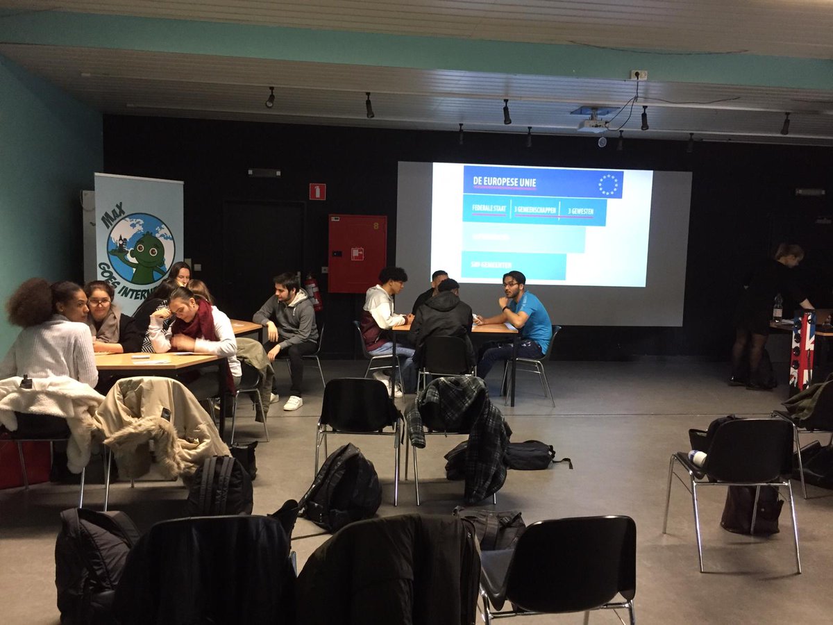AtheneumMXM's tweet image. Interactieve workshop voor 3e graad rond de Europese verkiezingen gegeven door @ryckeveldevzw  #dagvanEuropa #EPASbe #burgerschap @GOinAntwerpen @GO_onderwijs