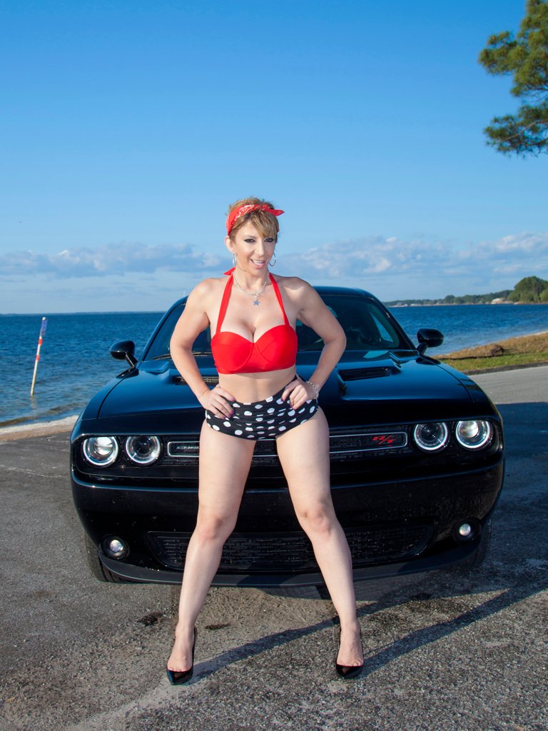 SaraJayXXX's tweet photo. Tell me what kind of car I'd look best with! 🚗💨#tbt #throwbackthursday #throwback https://t.co/LkpiaINqUp