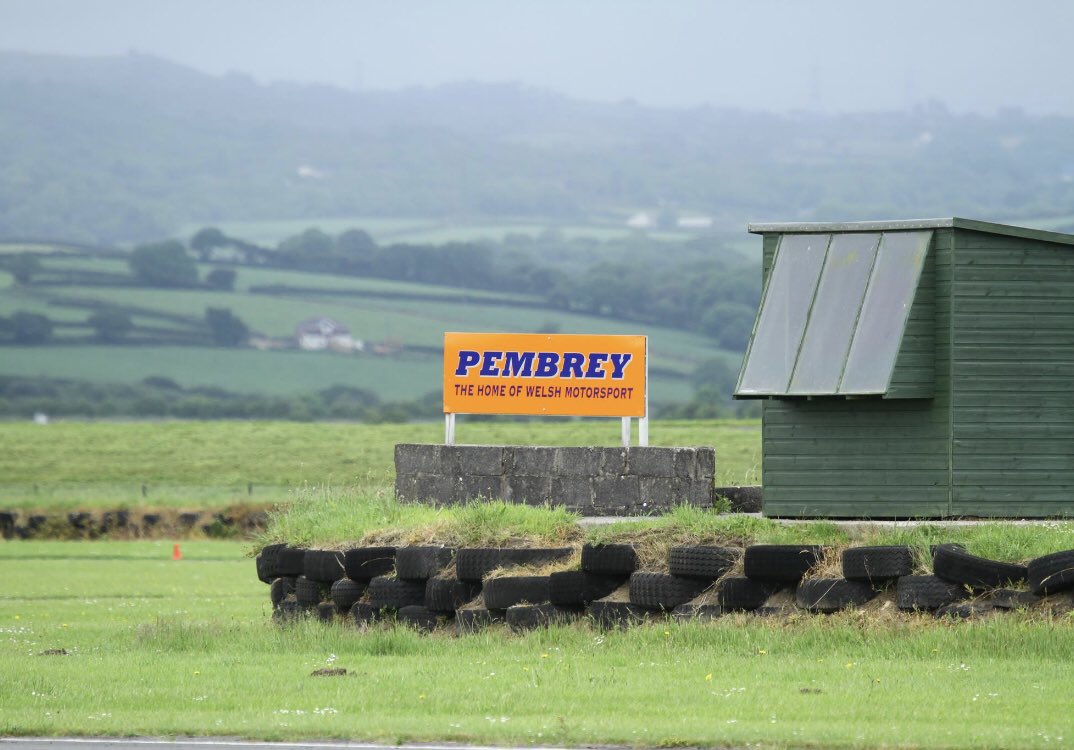 vtecchallenge's tweet photo. @vtecchallenge off to @PembreyCircuit with @OfficialBARCHQ this weekend. Game on! https://t.co/hBsZpueWiK