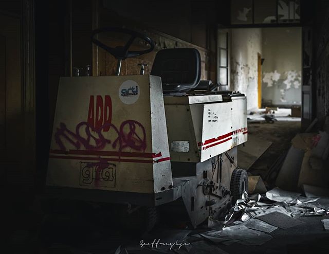 La Chaudronnerie, re visite

#urbanexplorer #urbexbelgium #urbexfrance #urbexworld #abandonné #lostplaces #lostpic #abandoned #abandonedplaces #abandoned_junkies #abandoned_excellence #abandonedafterdark #abandonedphotography #urbex #urbexpeople #urbexph… bit.ly/2VqJA9D