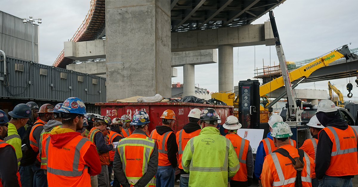 Safety Week continues as the Crosby Rig Safe, Rig Smart Truck visits New York and the Skanska-Walsh crew redeveloping LaGuardia Airport. <a href="/skanskagroup/">Skanska</a> <a href="/thebiggreenw/">The Walsh Group</a> #safetyweek #rigcrosby