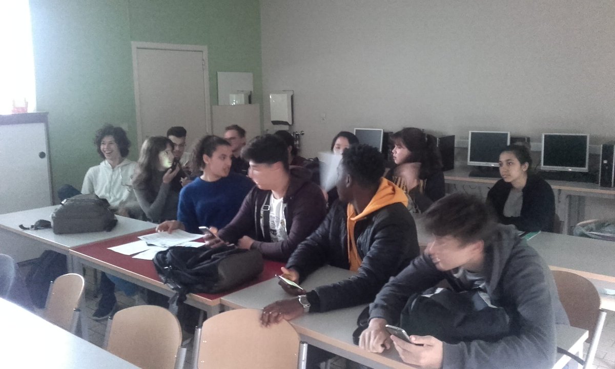 AtheneumMXM's tweet image. Stemsimulatie voor de Europese verkiezingen in alle klassen. #DagvanEuropa @EP_Belgium #Europeesburgerschap #EPASbe @GO_onderwijs @GOinAntwerpen