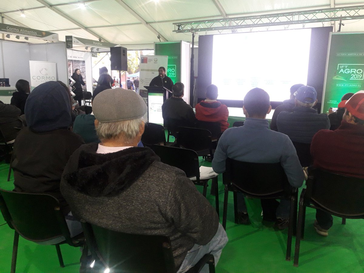 MinagriMaule's tweet photo. Con un programa de charlas técnicas de innovación relacionadas con berries, arroz, cerezos y canales de riego, @FIA_Chile se involucró activamente en feria @IFTagro,  entregando información sobre las iniciativas que están cofinanciando en el #Maule. https://t.co/tvbzViNbHd