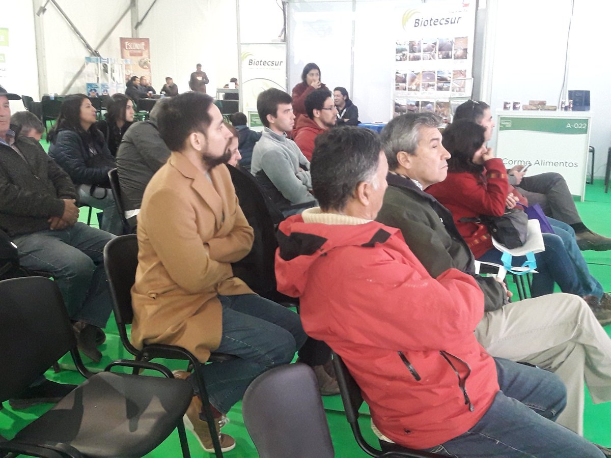 MinagriMaule's tweet photo. Con un programa de charlas técnicas de innovación relacionadas con berries, arroz, cerezos y canales de riego, @FIA_Chile se involucró activamente en feria @IFTagro,  entregando información sobre las iniciativas que están cofinanciando en el #Maule. https://t.co/tvbzViNbHd