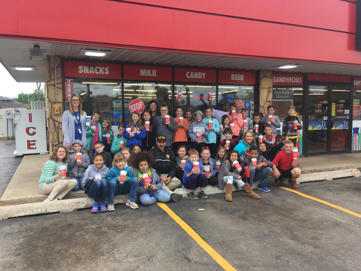 Police Escort for icees!  Congrats on reaching your AR Goal, 3rd graders!! #RichmondProud  #readabook #awesomereaders