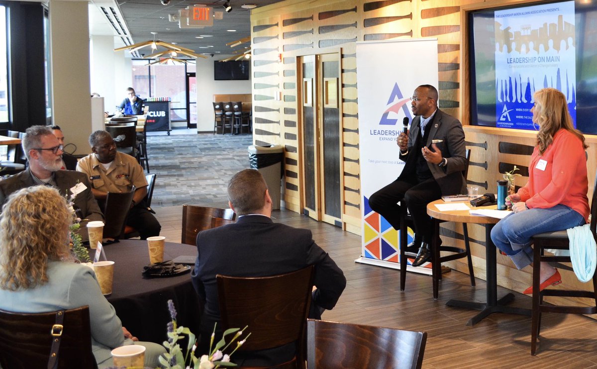 LeadershipAkron's tweet photo. Who says Leadership can’t be fun?
Thank you @akronmuseum , Traci Buckner and Betsy Hartschuh for a fun and informative afternoon and the @AkronRubberDuck for hosting Leadership on Main with Justin Hilton. An inspiring way to start the day for our CLI participants! https://t.co/GgGNJDIxCf