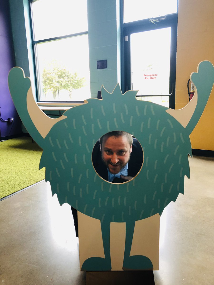 LeadershipAkron's tweet photo. Who says Leadership can’t be fun?
Thank you @akronmuseum , Traci Buckner and Betsy Hartschuh for a fun and informative afternoon and the @AkronRubberDuck for hosting Leadership on Main with Justin Hilton. An inspiring way to start the day for our CLI participants! https://t.co/GgGNJDIxCf