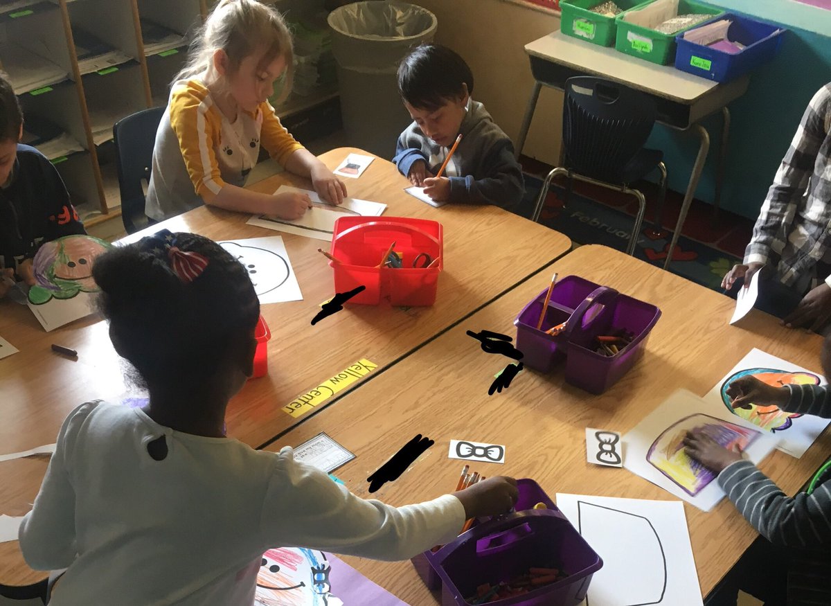 MsHaker_IAA's tweet photo. Hard at word designing cards for Mother’s Day! “If you give a mom a muffin she will.....” We are so happy to create a card to thank our moms for all the wonderful things they do for us! #MLKdreamteam #kindercanwrite @ElemScsd https://t.co/ymOdpyVA4D