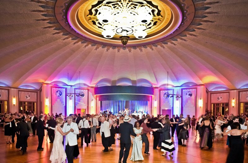 CatalinaExpress's tweet photo. Go #backintime to the #Roaring20’s and #dance the night away at the 17th Annual #AvalonBall on May 18.
https://t.co/36bItm4bSJ
#catalina #catalinaexpress #catalinaisland @artDecoLA #catalinacasino #ballroom #flapper #dancing #event #thingstodo https://t.co/FDwBHm8Smv
