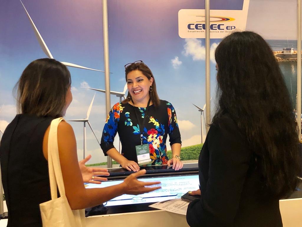 ViceminEnergia's tweet photo. Durante el evento “Prospects for Investment and Growth”, funcionarios del Ministerio junto con técnicos de @CELEC_EP, @EPPETROECUADOR y @ENAMIEP exponen el catálogo de proyectos energéticos y mineros que impulsa el Gobierno ecuatoriano. 
#MineríaConResponsabilidad #EcuadorCOA https://t.co/tXvxLteVFY