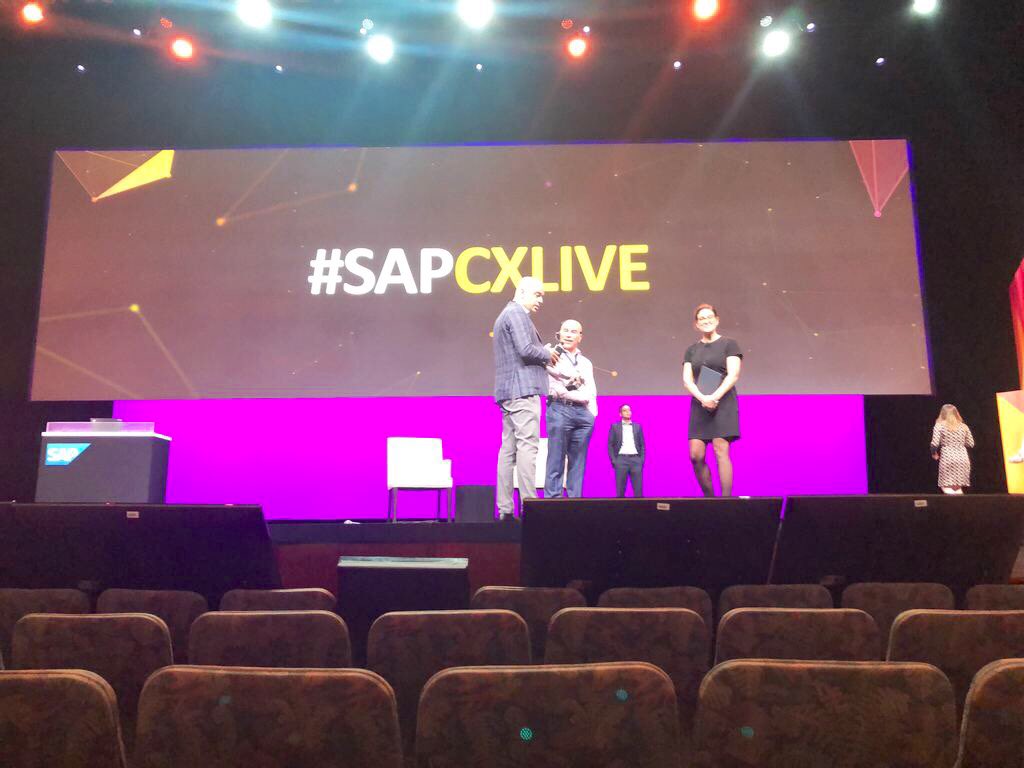 _oxixo_'s tweet image. exiting moments for me - preparing for the keynote...getting mentored &amp;amp; coached by Paul Nunes @espinosatwits @eugecassiano thank you so much for all your support making me feel rock solid and understanding my own words 😂 and as well @cvillanueva6 @AngelaDunn #sap_CX
